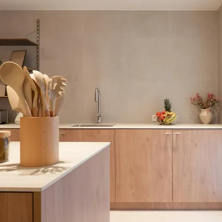 Stylish & Spacious Flat Near The By Hostwise Apartment *