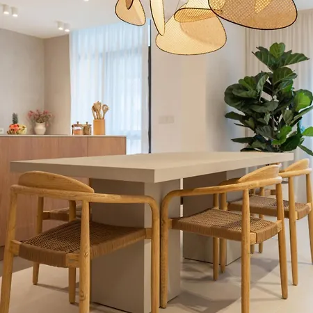 Stylish & Spacious Flat Near The By Hostwise