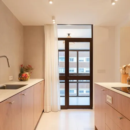 Appartement Hostwise - Stylish & Spacious Flat Near The *