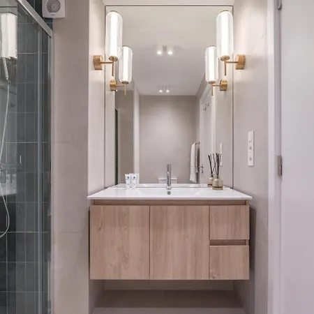 Stylish & Spacious Flat Near The By Hostwise * Matosinhos (Porto)