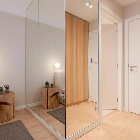 Appartement Hostwise - Stylish & Spacious Flat Near The