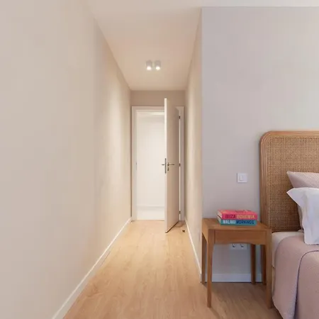 Stylish & Spacious Flat Near The By Hostwise * Matosinhos (Porto)