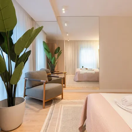 Stylish & Spacious Flat Near The By Hostwise Apartment *
