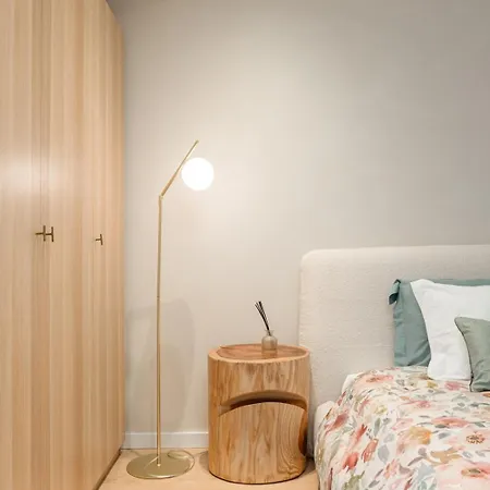 Apartment Stylish & Spacious Flat Near The By Hostwise *