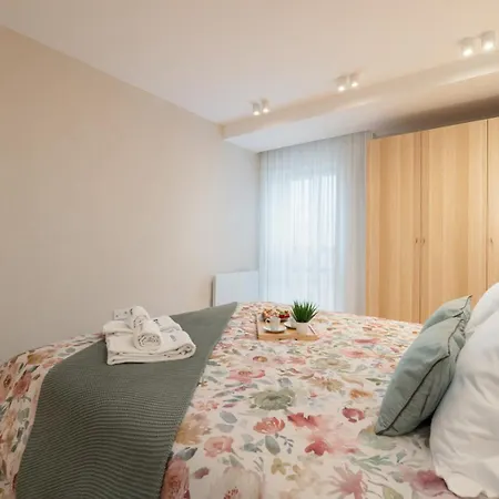 Appartement Hostwise - Stylish & Spacious Flat Near The