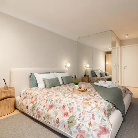 Hostwise - Stylish & Spacious Flat Near The Appartement *