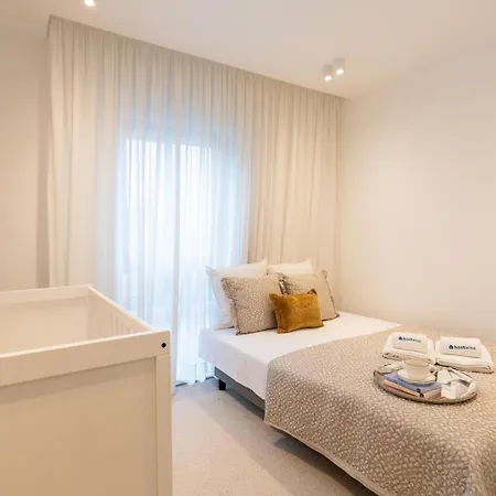 Apartment Stylish & Spacious Flat Near The By Hostwise Matosinhos (Porto)