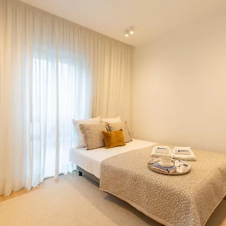 Stylish & Spacious Flat Near The By Hostwise * Matosinhos (Porto)
