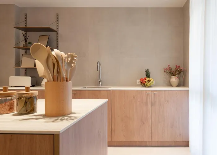 Stylish & Spacious Flat Near The By Hostwise Apartment *