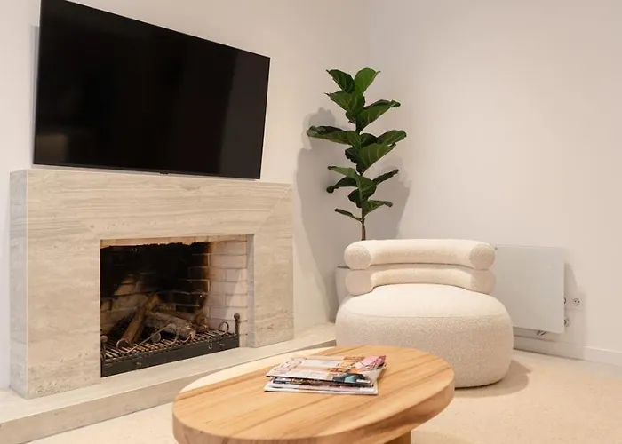 Stylish & Spacious Flat Near The By Hostwise * Matosinhos (Porto)