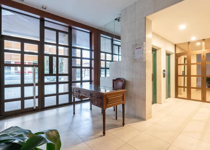 Appartement Stylish & Spacious Flat Near The By Hostwise