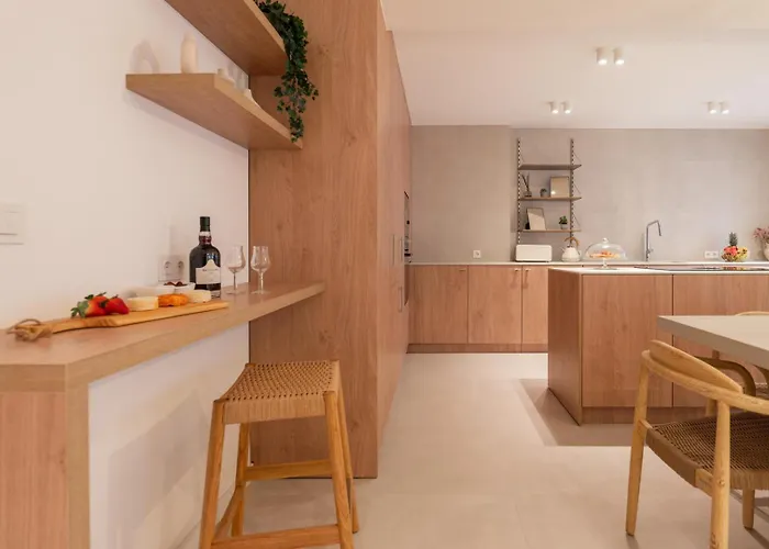 Stylish & Spacious Flat Near The By Hostwise *