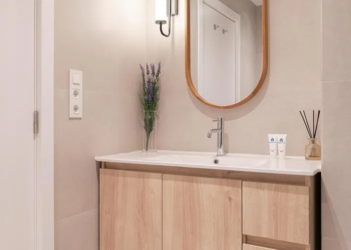 Stylish & Spacious Flat Near The By Hostwise * Matosinhos (Porto)