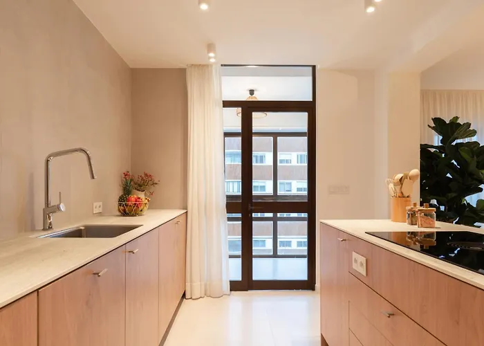 Appartement Stylish & Spacious Flat Near The By Hostwise *