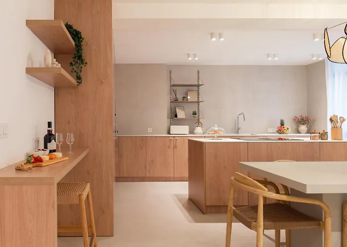 Stylish & Spacious Flat Near The By Hostwise *