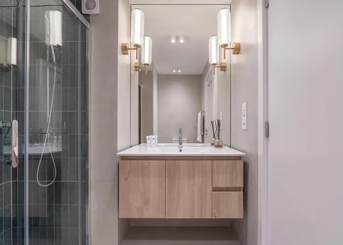 Stylish & Spacious Flat Near The By Hostwise * Matosinhos (Porto)