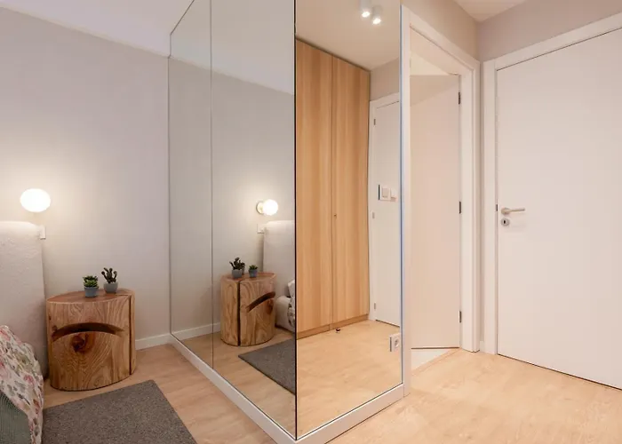 Apartment Stylish & Spacious Flat Near The By Hostwise