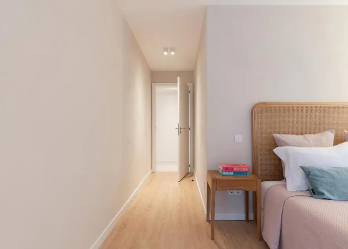 Stylish & Spacious Flat Near The By Hostwise * Matosinhos (Porto)