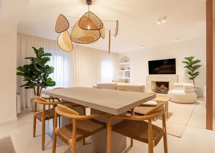 Stylish & Spacious Flat Near The By Hostwise Apartment