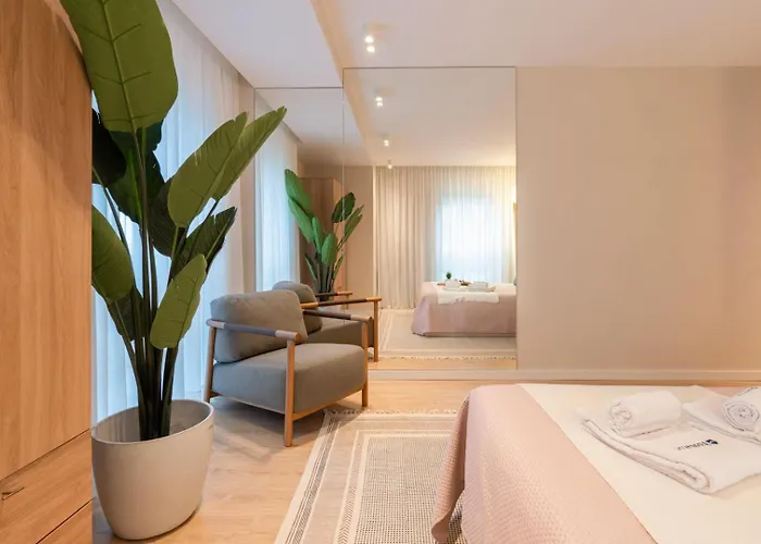 Stylish & Spacious Flat Near The By Hostwise Apartment *