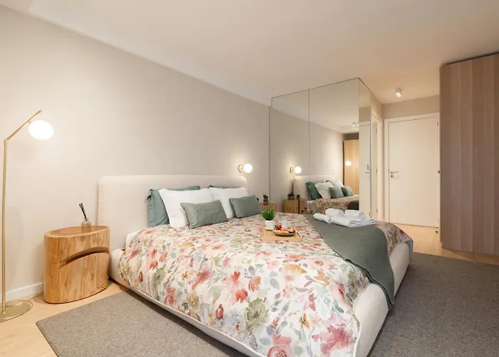 Stylish & Spacious Flat Near The By Hostwise Appartement *