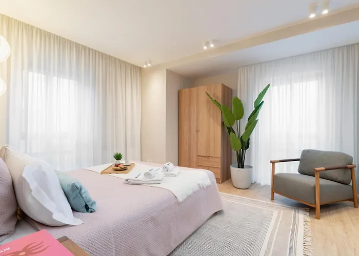 Stylish & Spacious Flat Near The By Hostwise Matosinhos (Porto)