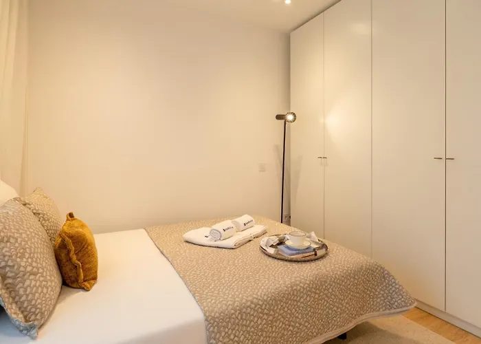 Appartement Stylish & Spacious Flat Near The By Hostwise